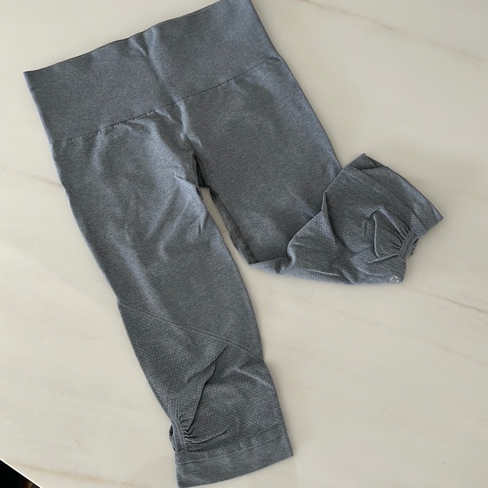 Lululemon Ebb to Street cropped legging